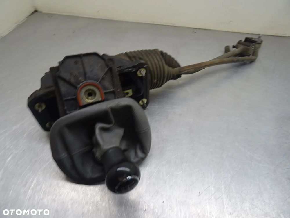 VW PASSAT B5 LIFT KOMBI 1.9 TDI LEWAREK WYBIERAK BIEGÓW - 5