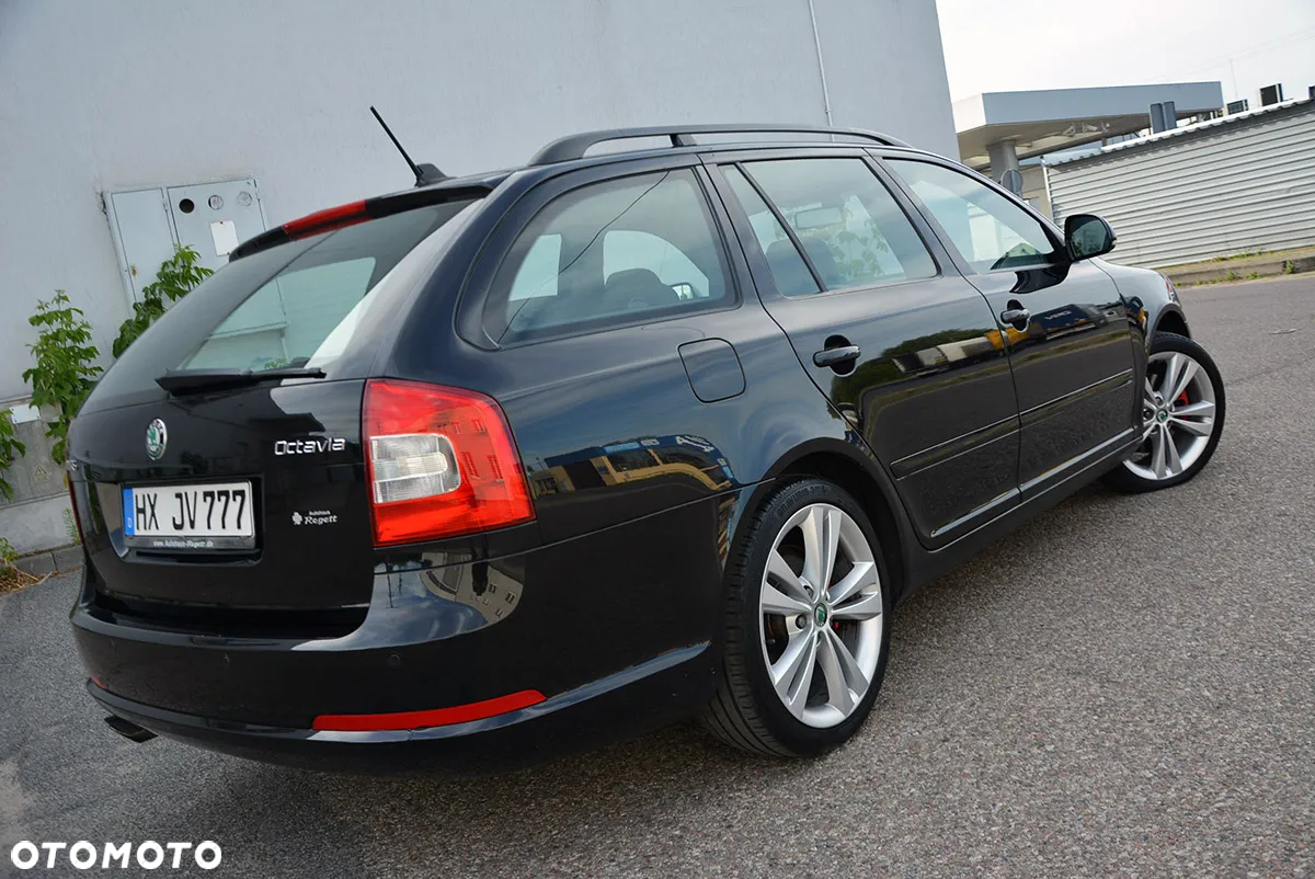 Skoda Octavia Combi 2.0 TDI CR DPF DSG RS - 12