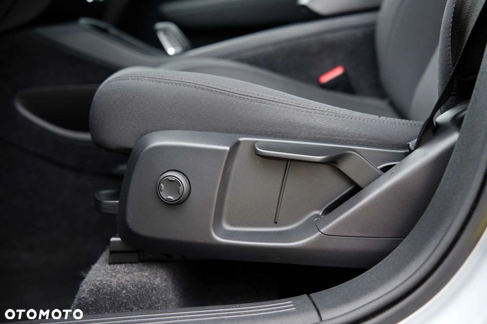 Volvo XC 40 B4 B AWD DKG Momentum Pro - 13