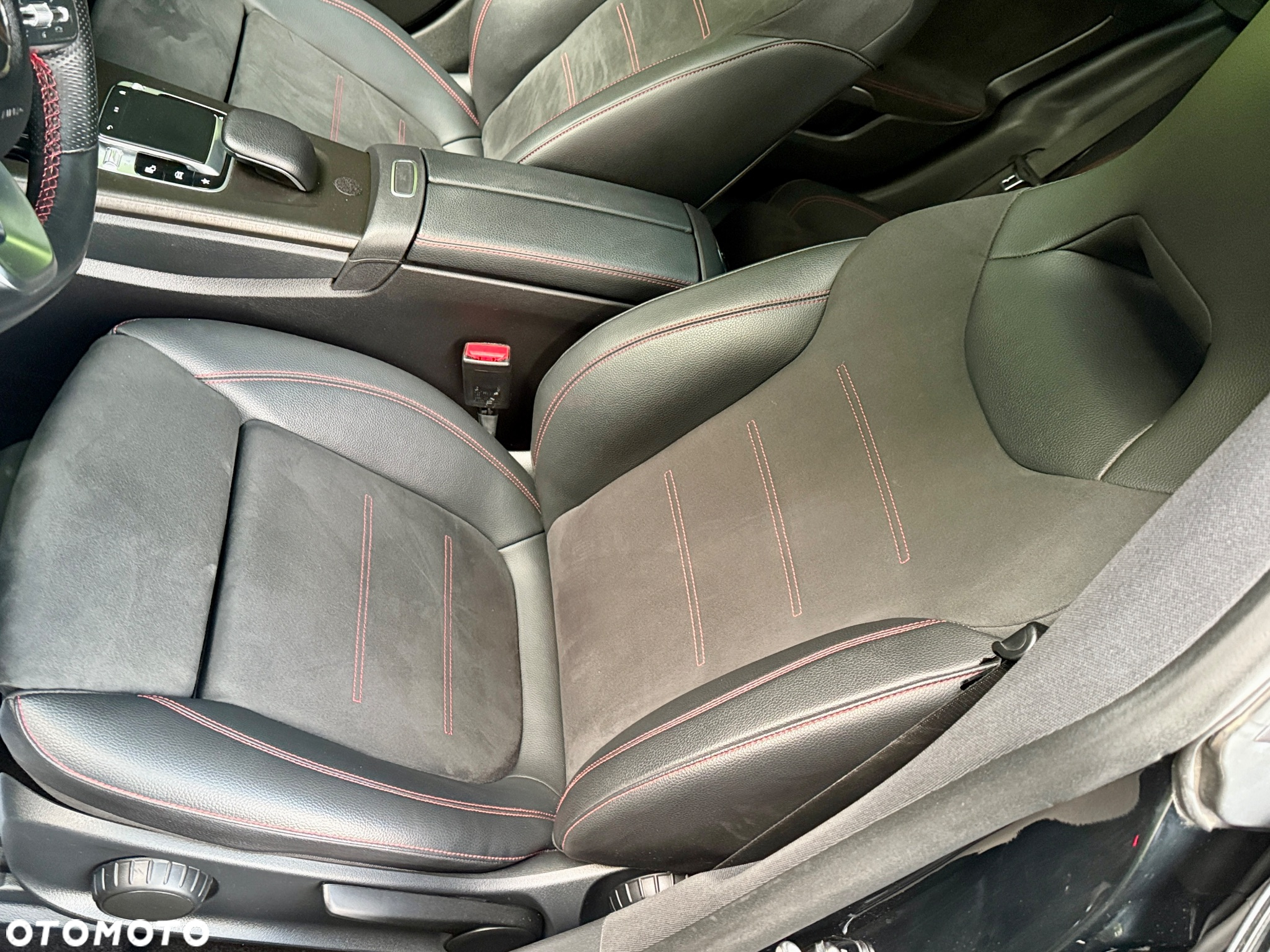 Mercedes-Benz CLA 220 Shooting Brake 7G-DCT AMG Line - 16