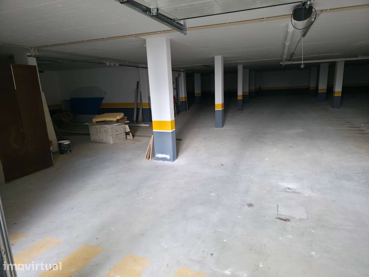 Novo, Espaço/Garagem Privativo. - Grande imagem: 4/10