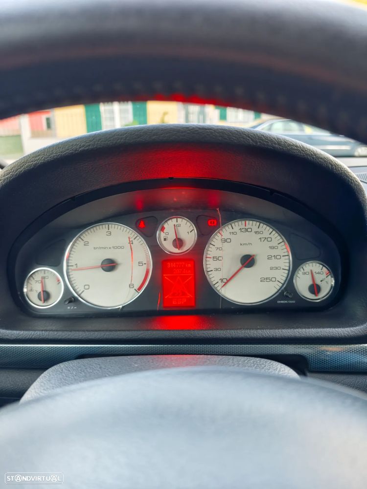 Peugeot 407 SW - 11