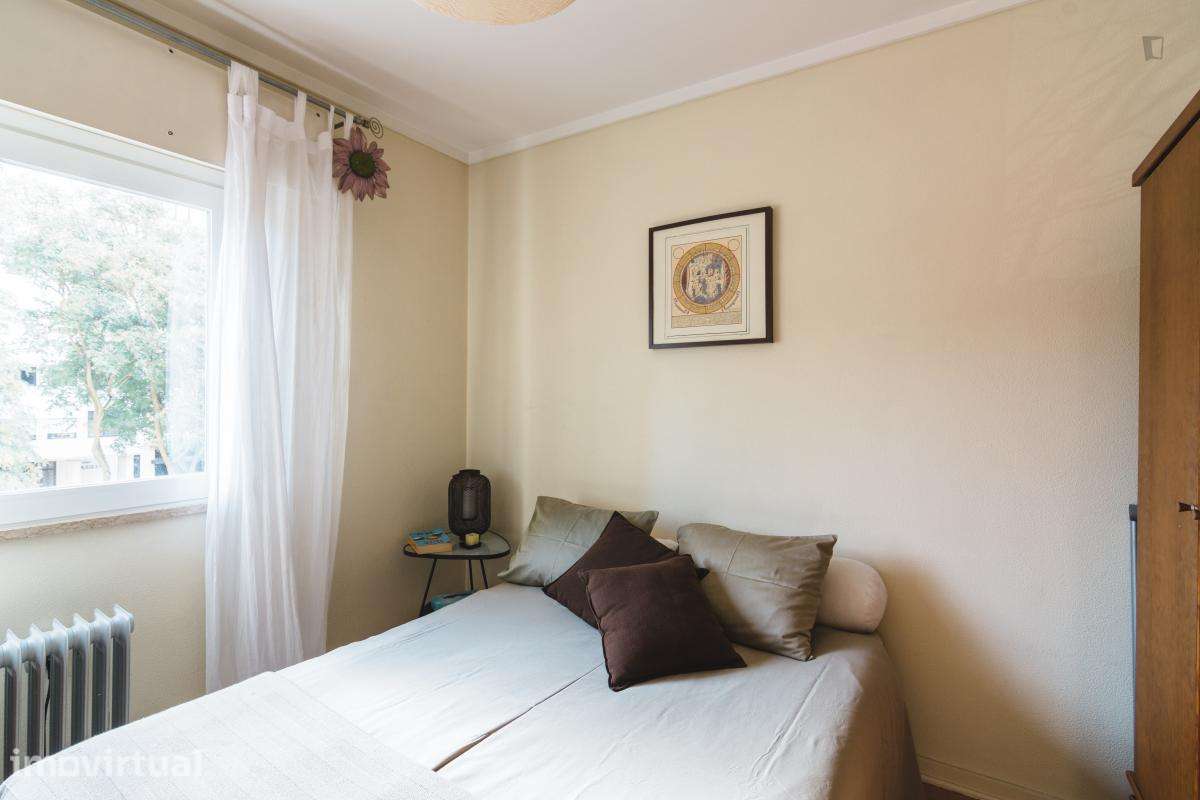Quarto - localizado em Algés Lisbon - Grande imagem: 2/50