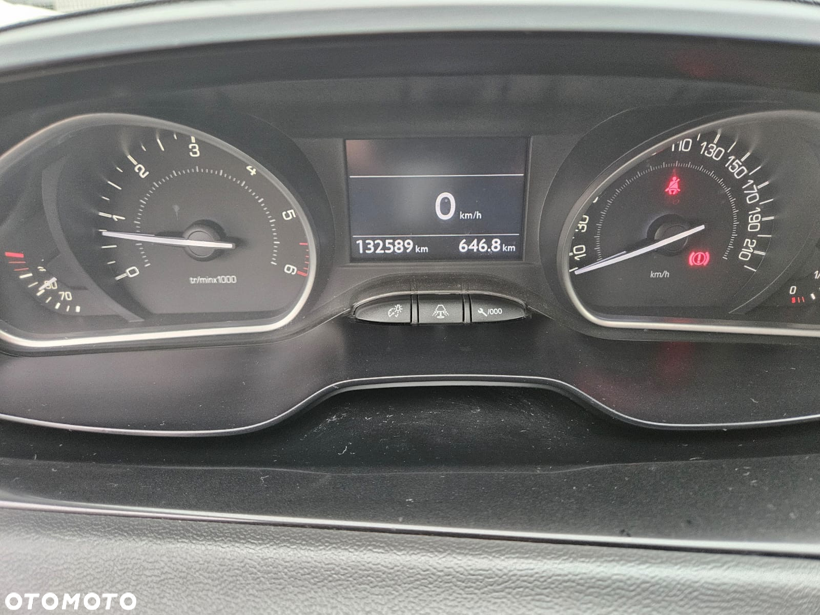 Peugeot 208 1.6 BlueHDi Allure S&S - 15