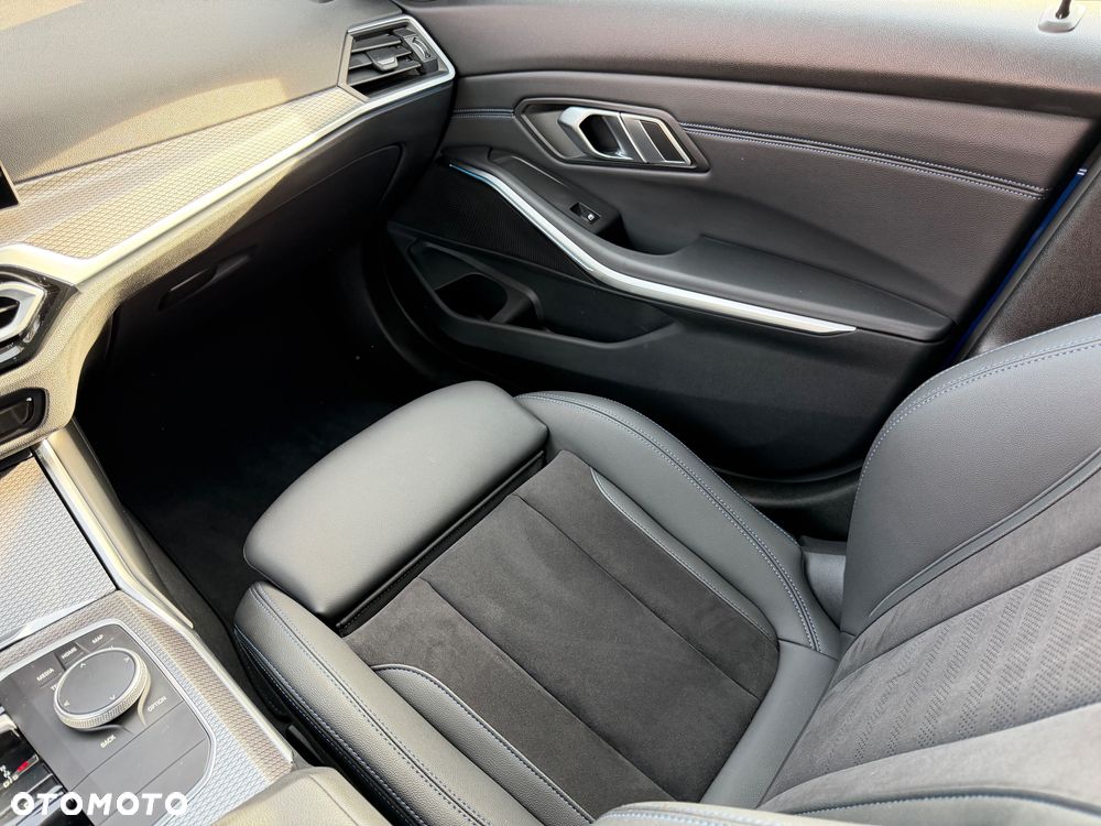 BMW Seria 3 320d M Sport - 14