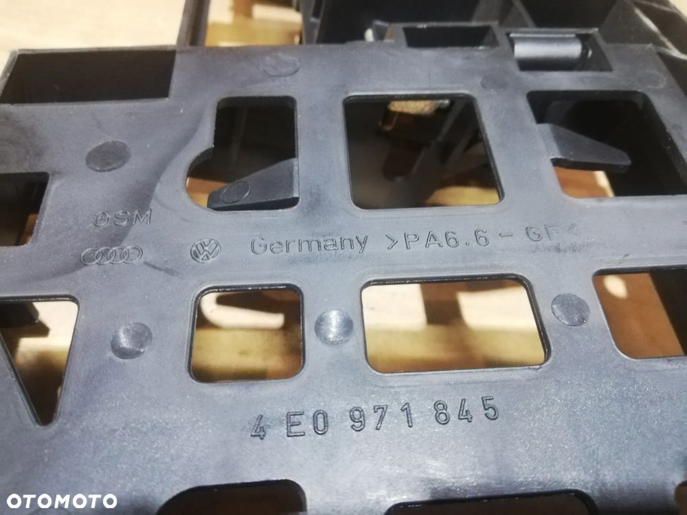 Skrzynka bezpieczników AUDI 4E0971845 - 3
