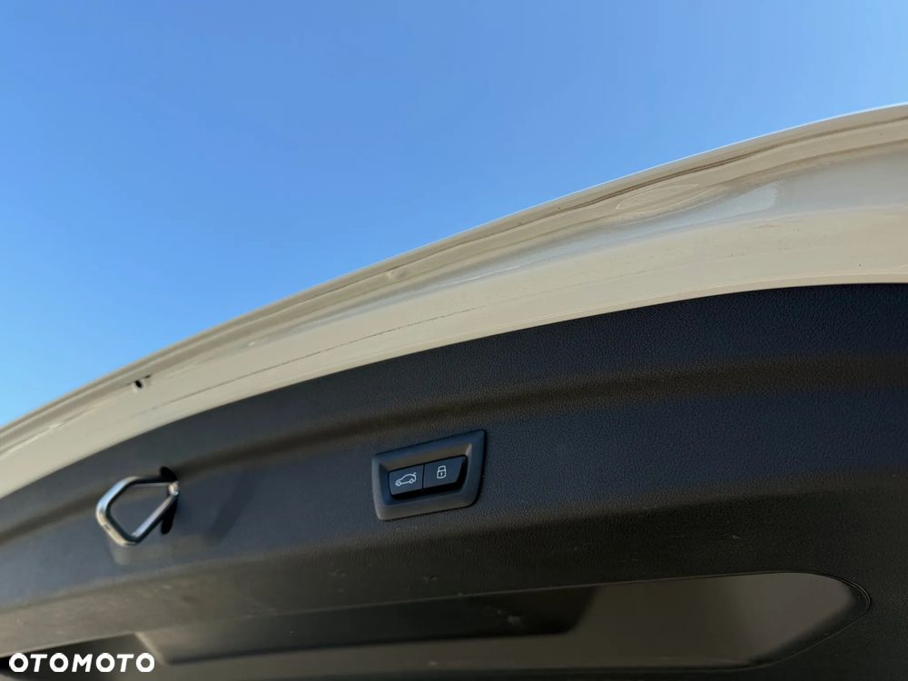 BMW Seria 2 218d - 8