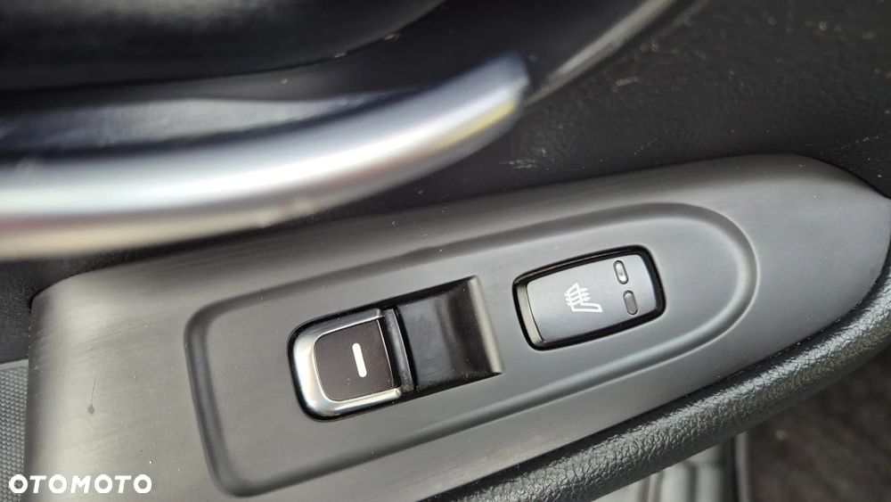 Kia Carens 1.6 GDI Dream Team Edition - 13