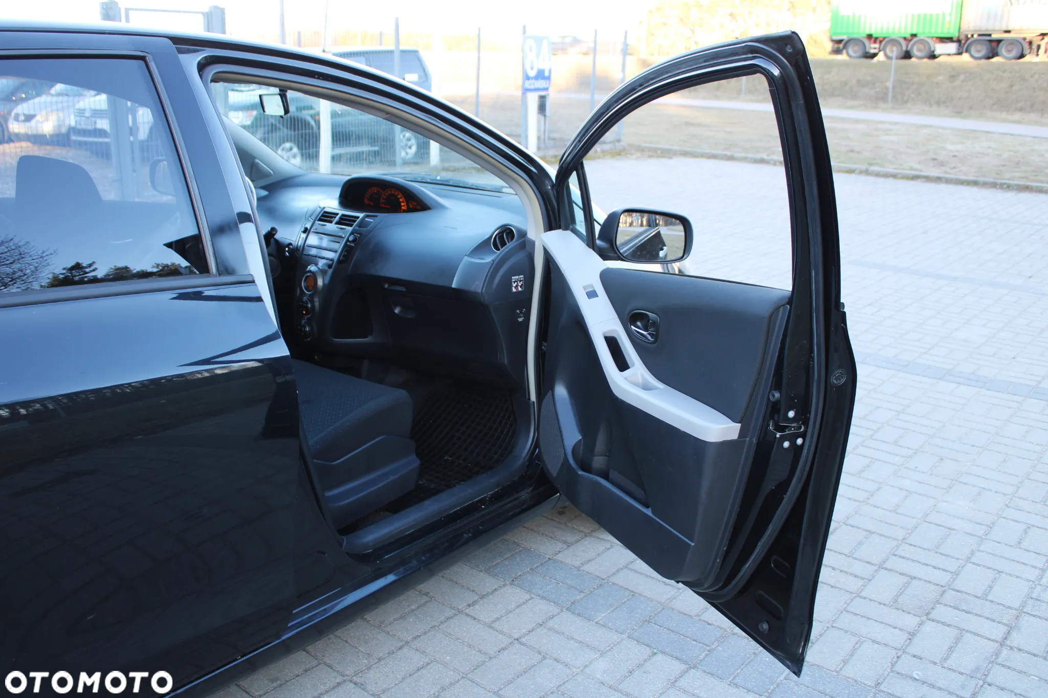 Toyota Yaris - 25
