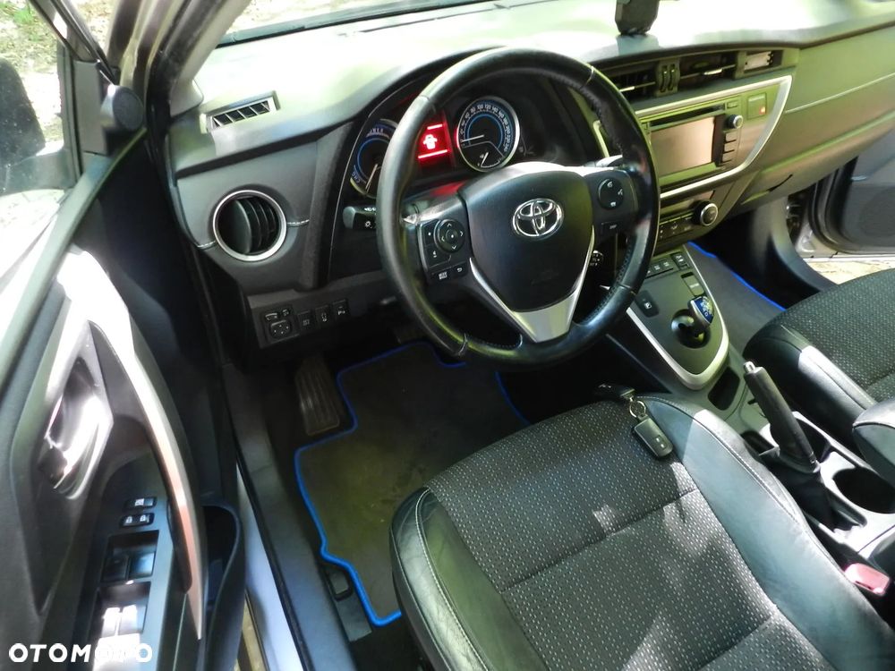 Toyota Auris 1.8 HSD Luna - 17