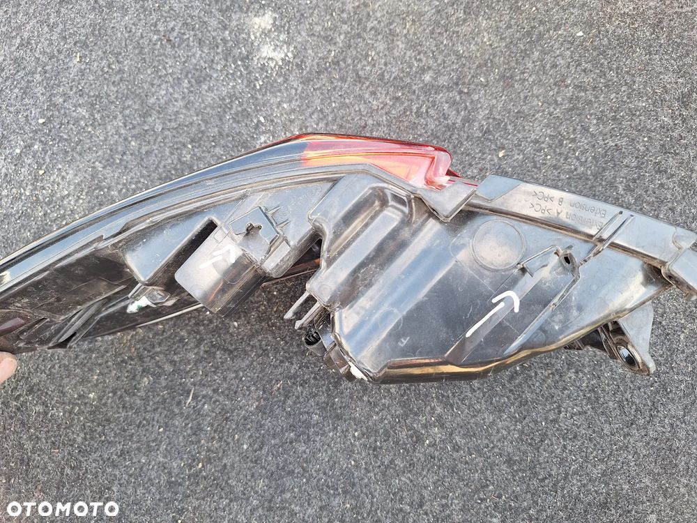 LAMPA TYŁ TYLNA LEWA TOYOTA COROLLA E21 IX SEDAN 81560-02D11 - 4