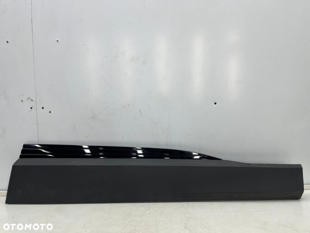 Listwa Audi Q8 e-tron Q8 e-tron Sportback 18r.- PRAWA przednia dolna nakładka drzwi prawy przód - 1