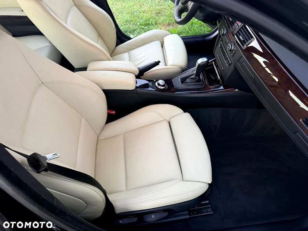 BMW Seria 3 320d DPF - 32