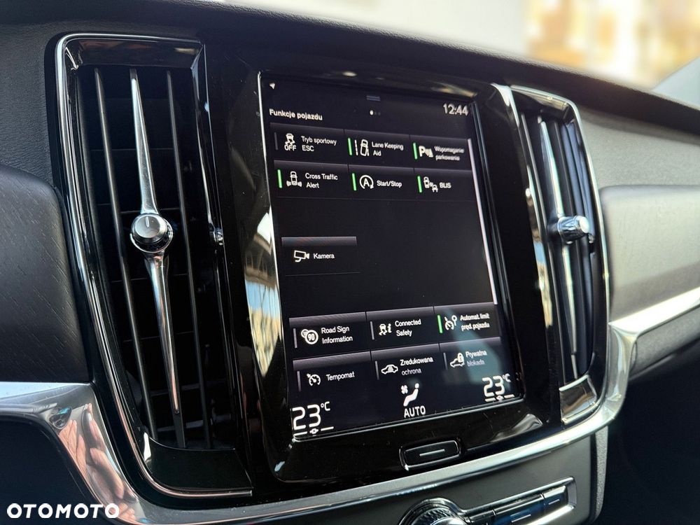 Volvo V90 Cross Country - 19