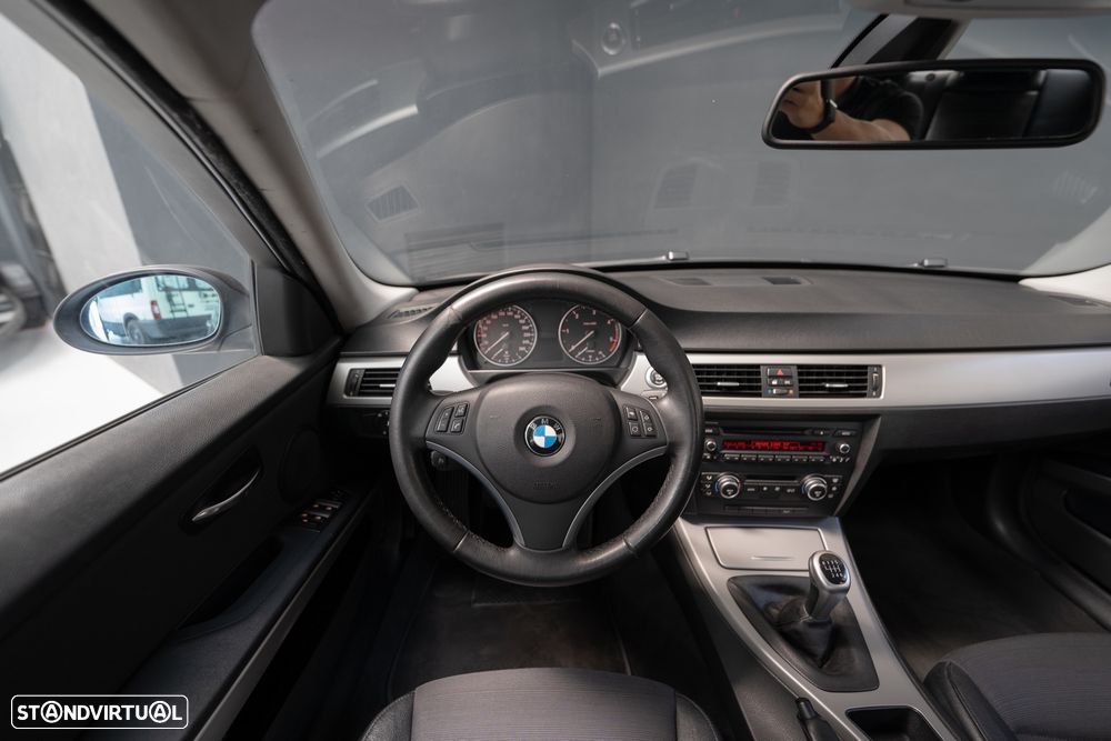 BMW 318 d Sport - 15