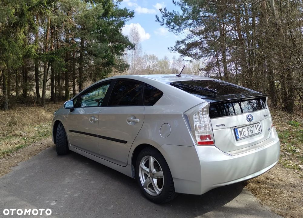 Toyota Prius (Hybrid) - 19