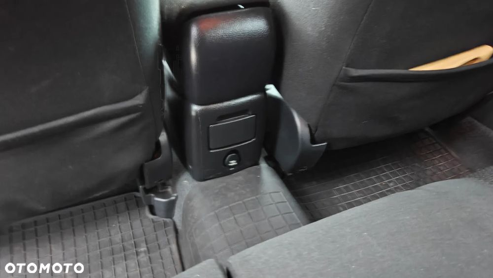 Toyota Avensis 1.8 VVT-i Luna - 15