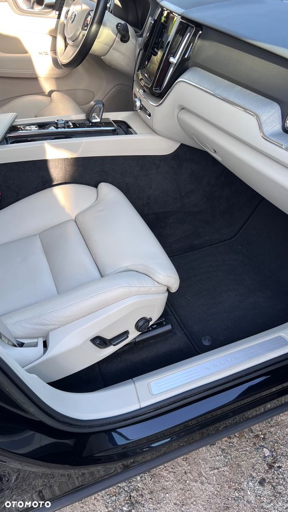 Volvo XC 60 B4 D AWD Plus Bright - 33