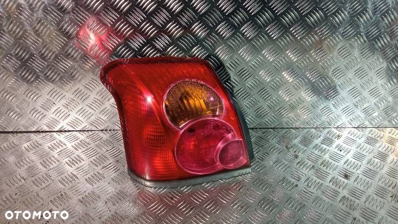 LAMPA LEWA TYLNA TOYOTA AVENSIS T25 - 1