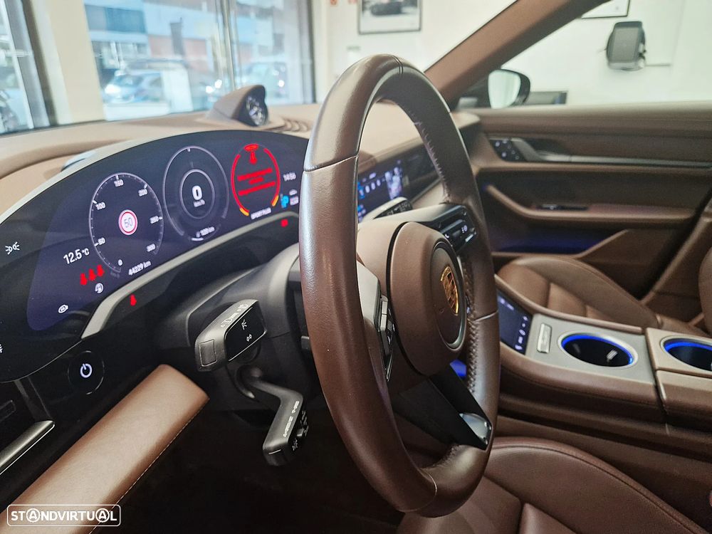 Porsche Taycan Cross Turismo 4S - 18