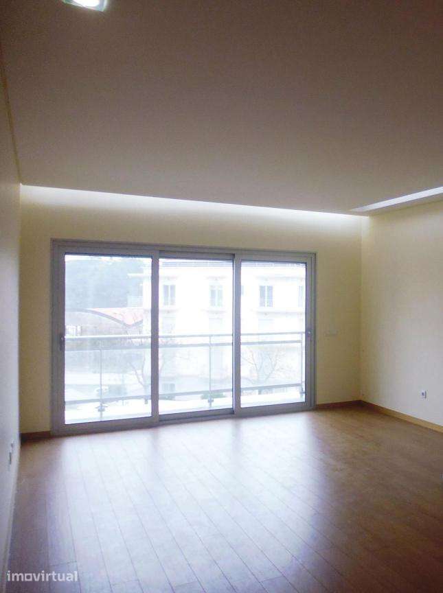Arrendo Apartamento T.3 de Luxo em Stª Clara – Parceiros, Leiria. - Grande imagem: 2/16