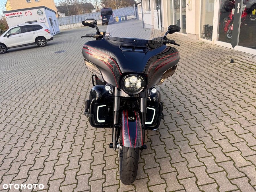 Harley-Davidson CVO Street Glide - 12