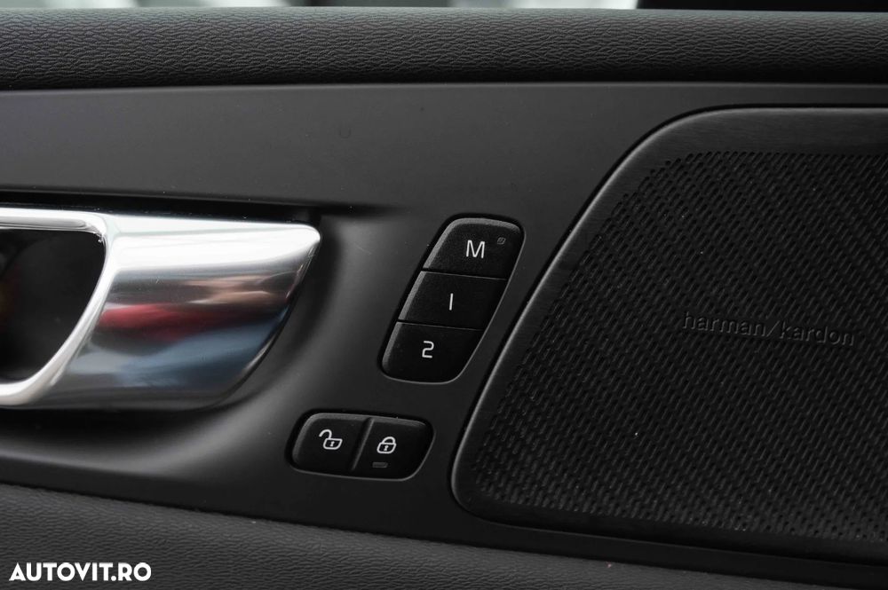 Volvo XC 60 T6 AWD Recharge Geartronic RDesign - 23