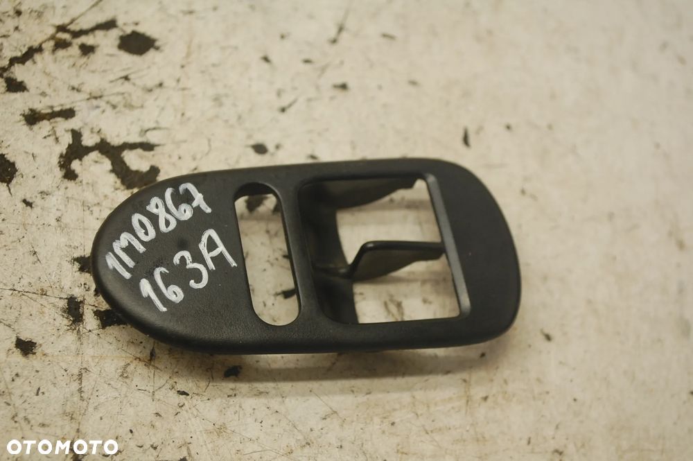 OSŁONA OBUDOWA PANELA PRZEŁĄCZNIKA SZYB 1M0867163A SEAT TOLEDO II LEON I - 1