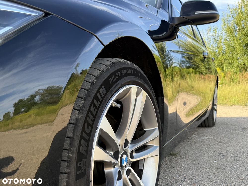 BMW Seria 3 330i xDrive Sport Line Sport - 4