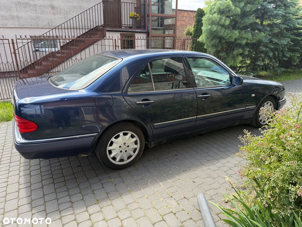 Mercedes-Benz Klasa E - 9