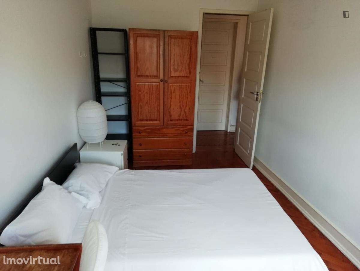 Quarto - localizado em Roma-Areeiro Lisbon - Grande imagem: 2/10
