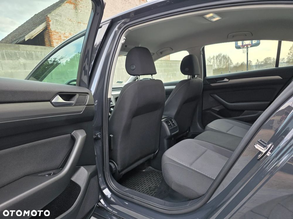 Volkswagen Passat - 23