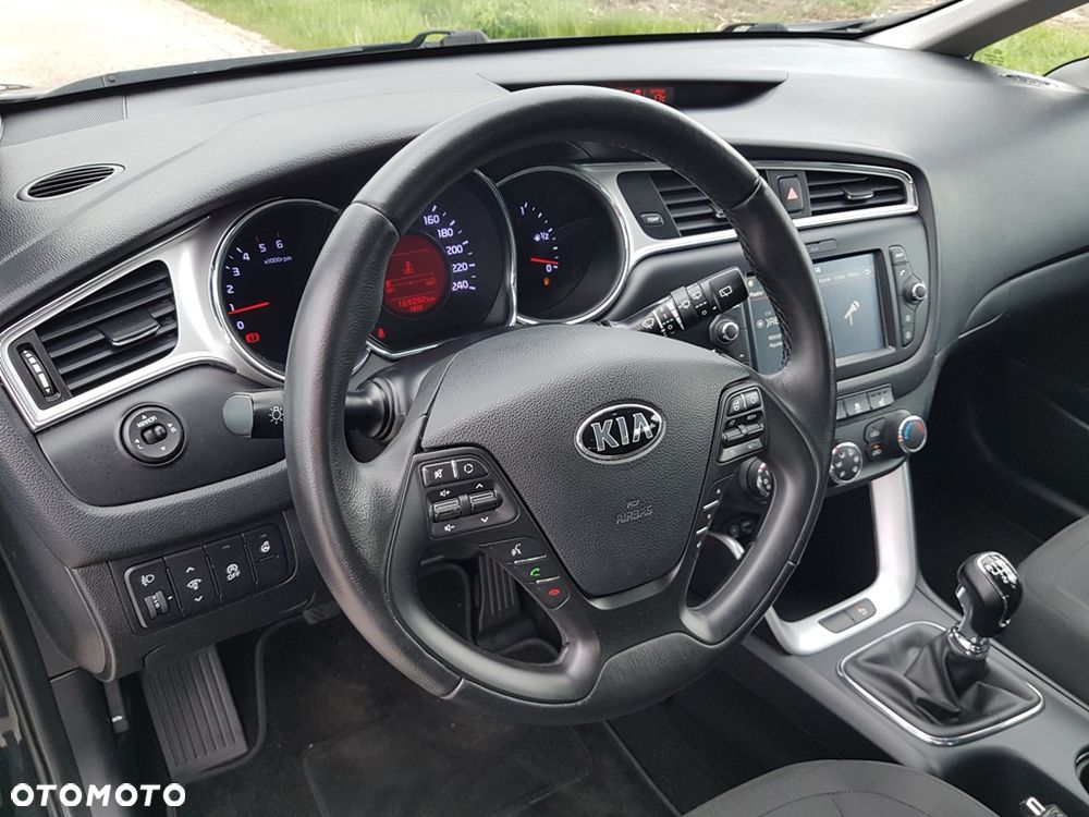Kia Ceed 1.6 CRDi 136 ISG Dream-Team Edition - 35