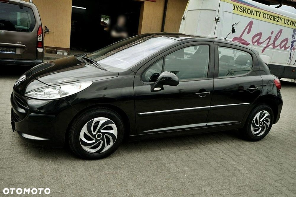 Peugeot 207 - 8