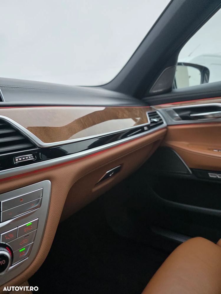 BMW Seria 7 740e iPerformance - 17