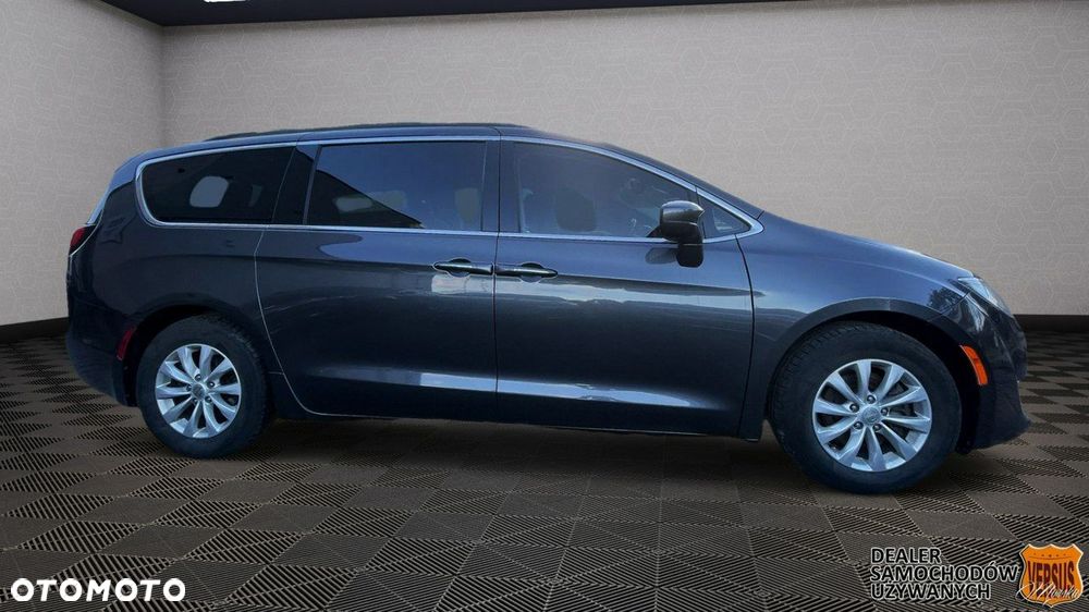 Chrysler Pacifica - 3