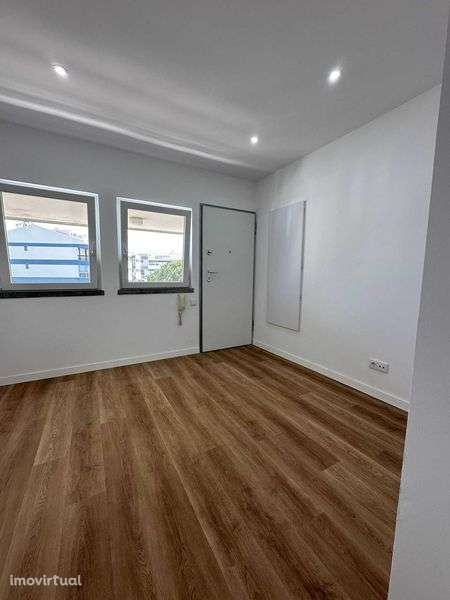 Apartamento T1 Junqueiro todo renovado - Grande imagem: 2/11
