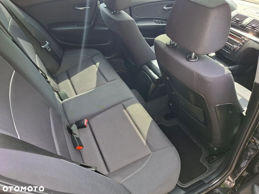 BMW Seria 1 118d DPF - 12