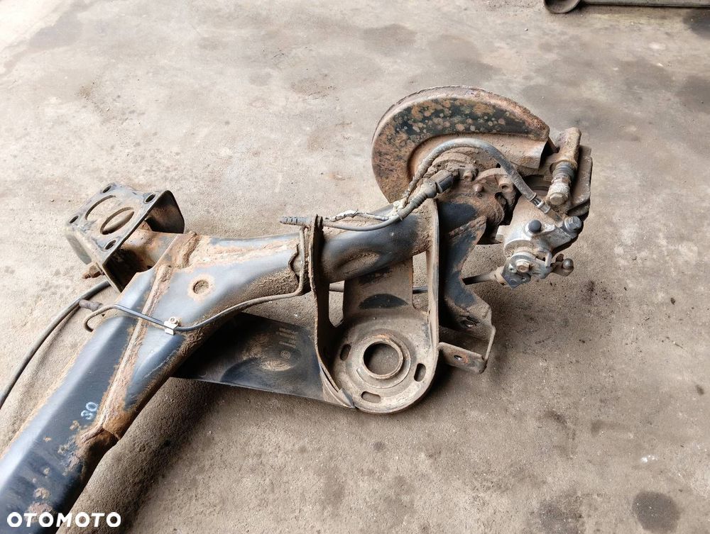 BELKA OŚ ZAWIESZENIA TYŁ TARCZE Z ABS VOLKSWAGEN GOLF IV HB 5D - 2