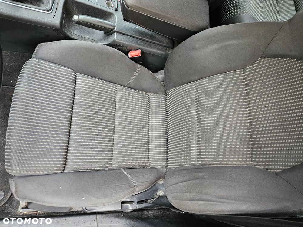 Audi A4 B7  fotel przód przedni prawy - 6