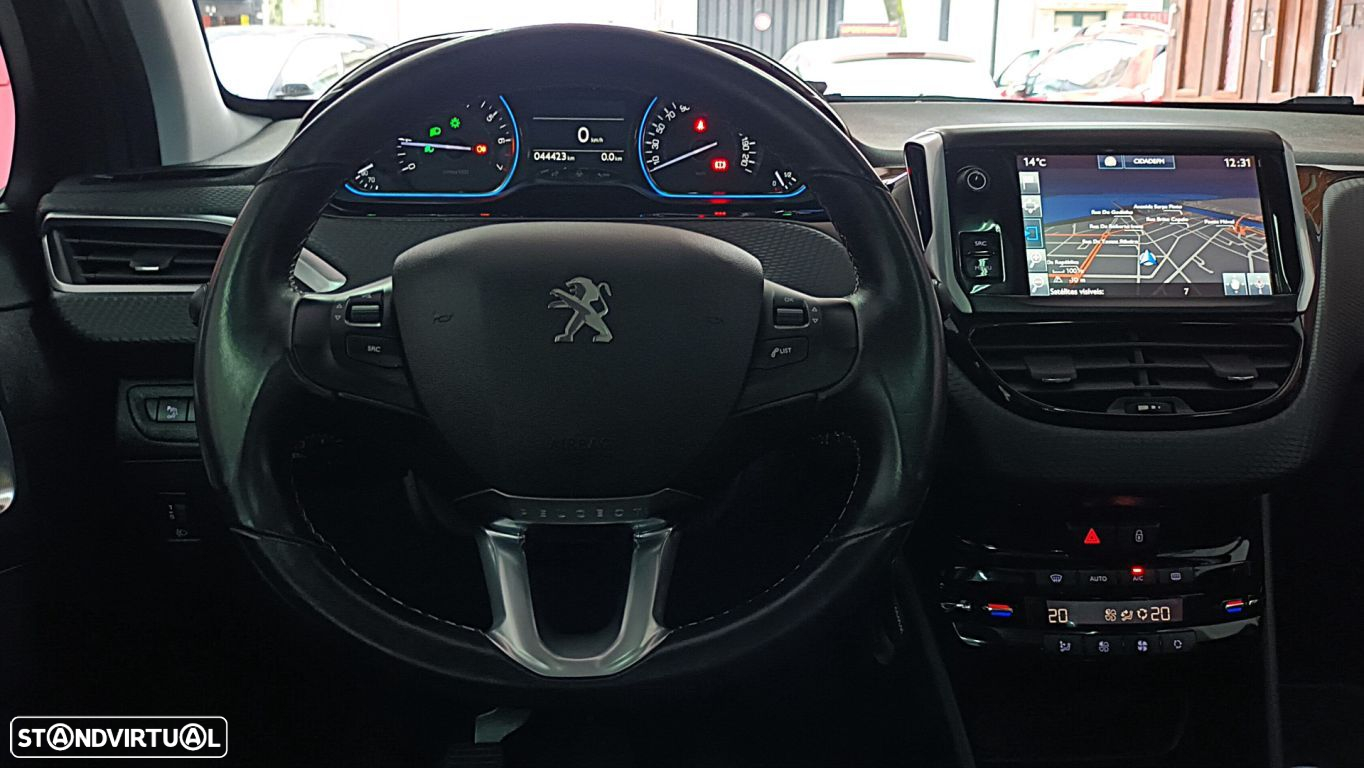 Peugeot 2008 1.2 PureTech Allure - 21