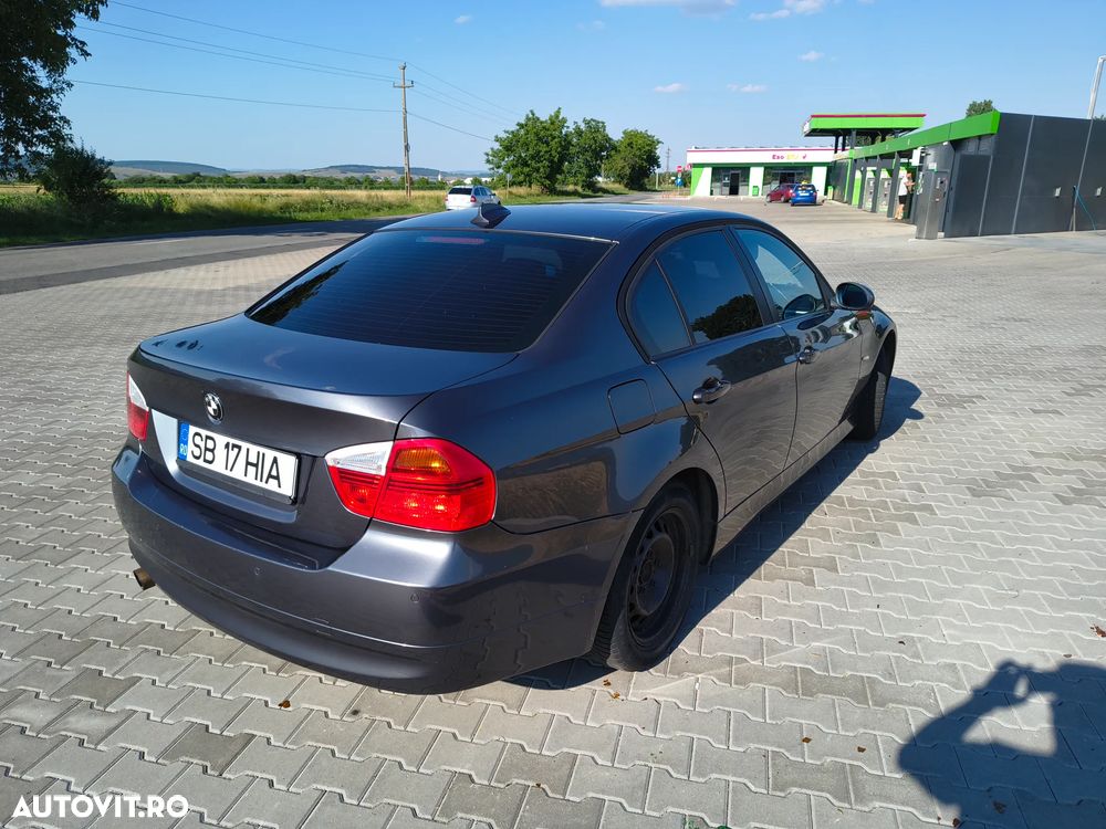 BMW Seria 3 318i - 3