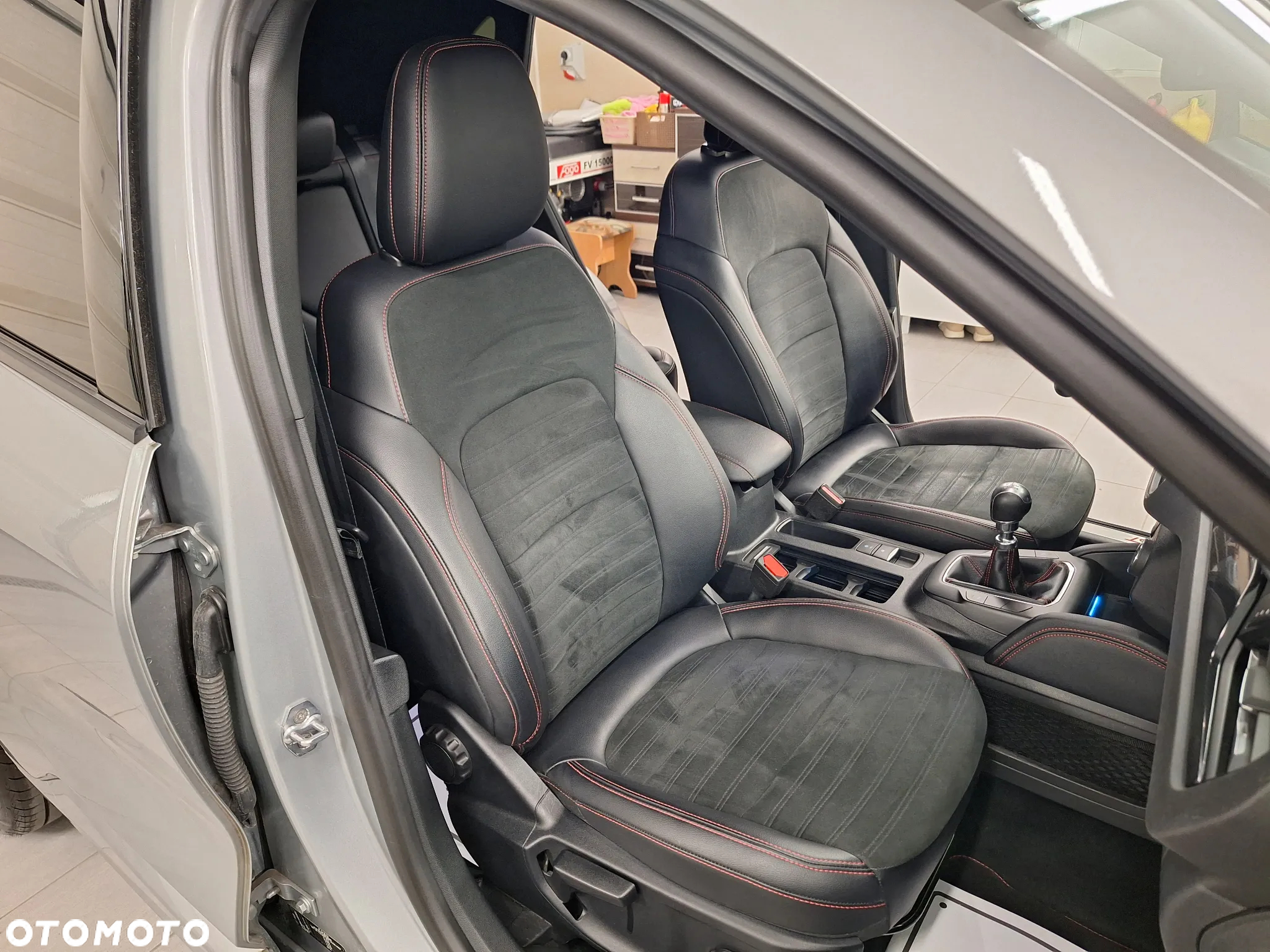 Ford Kuga 2.0 EcoBlue Hybrid ST-LINE X - 29
