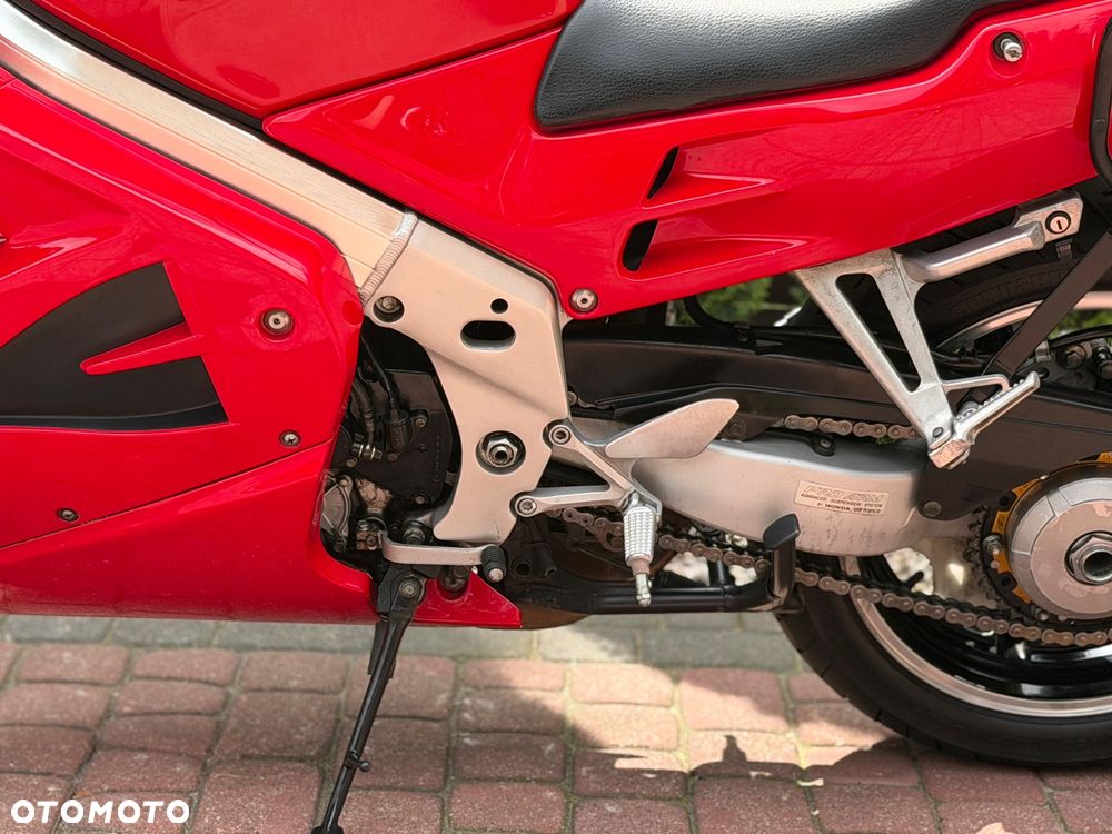 Honda VFR - 16
