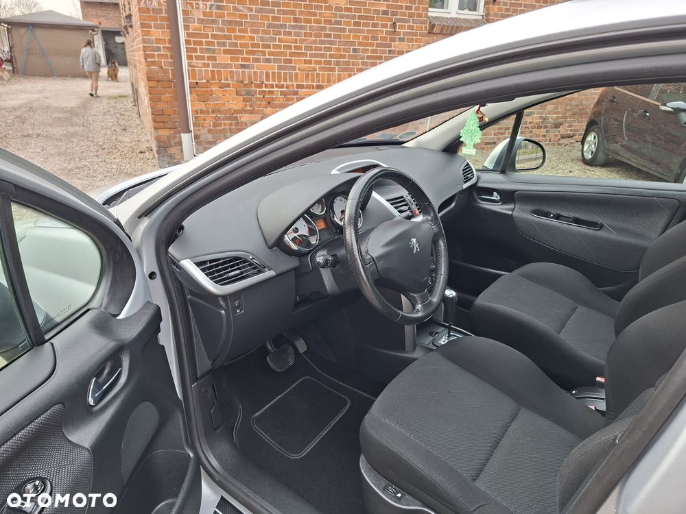 Peugeot 207 - 11