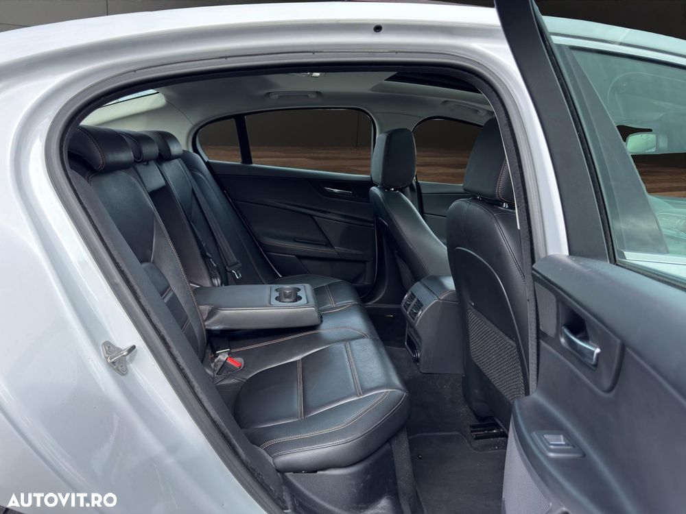 Jaguar XE - 14