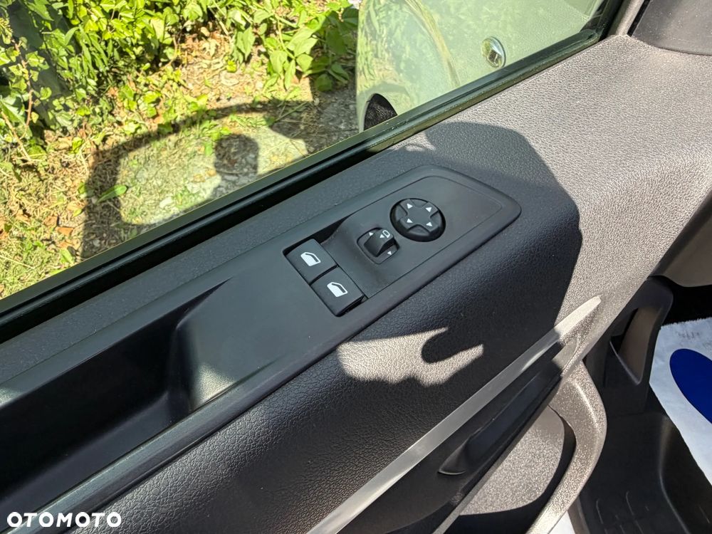 Opel VIVARO - 28