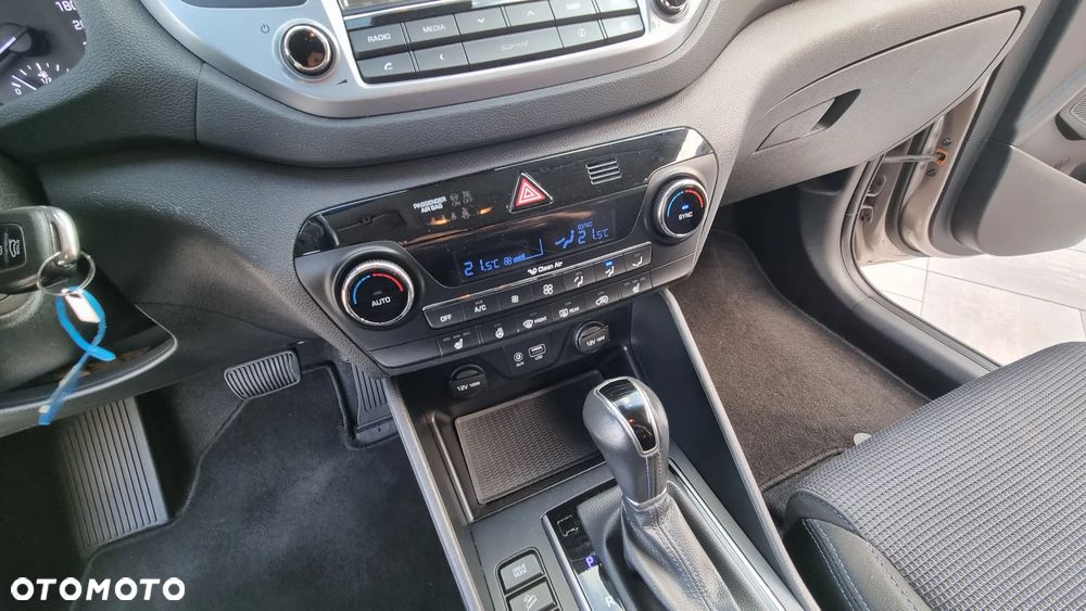 Hyundai Tucson 2.0 CRDi 4WD Automatik Intro Edition - 17