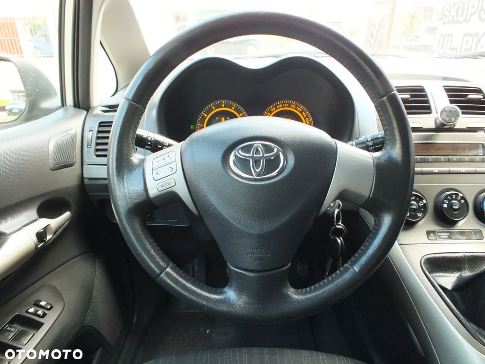 Toyota Auris - 15