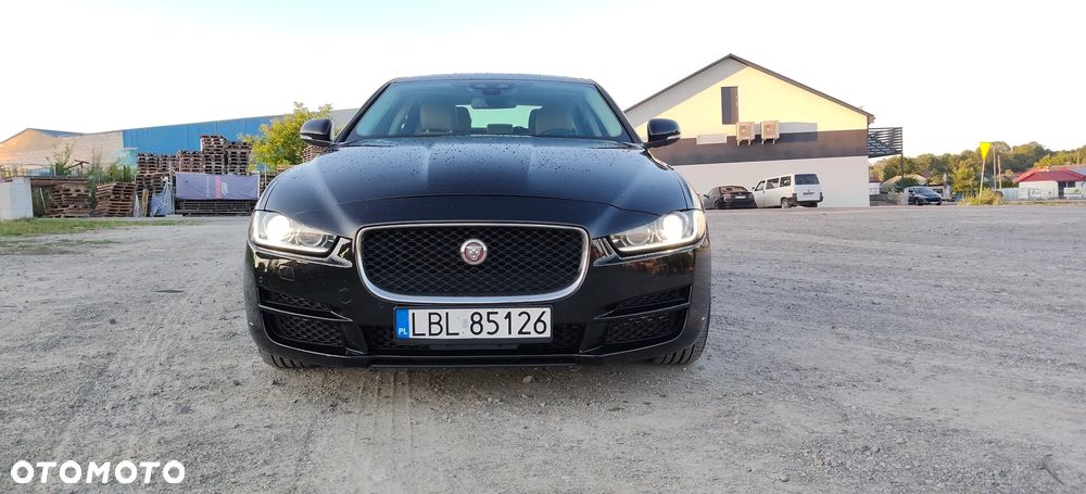 Jaguar XE 2.0 T Prestige - 5